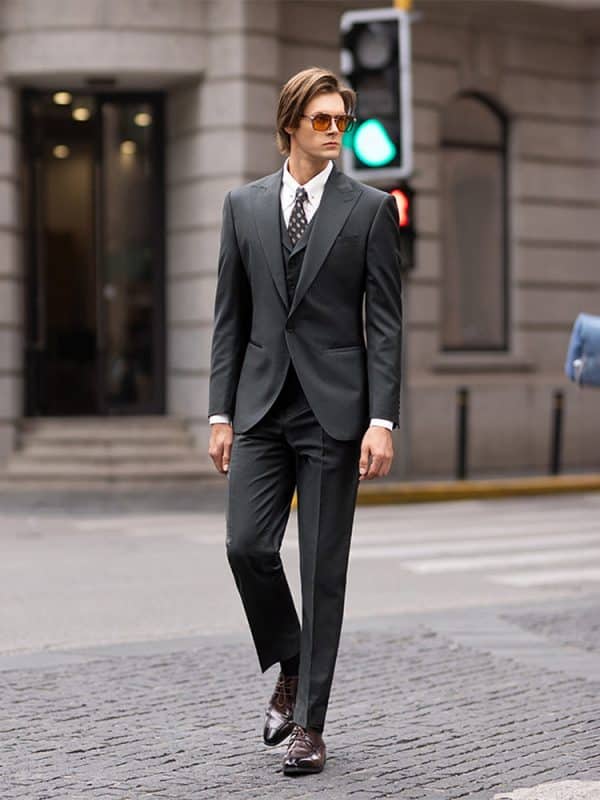 suit (4) Sophisticated British Style Wool 3-Piece Suit for Men – High-End Bespoke Groom Wedding & All-Season Business Formal Wear