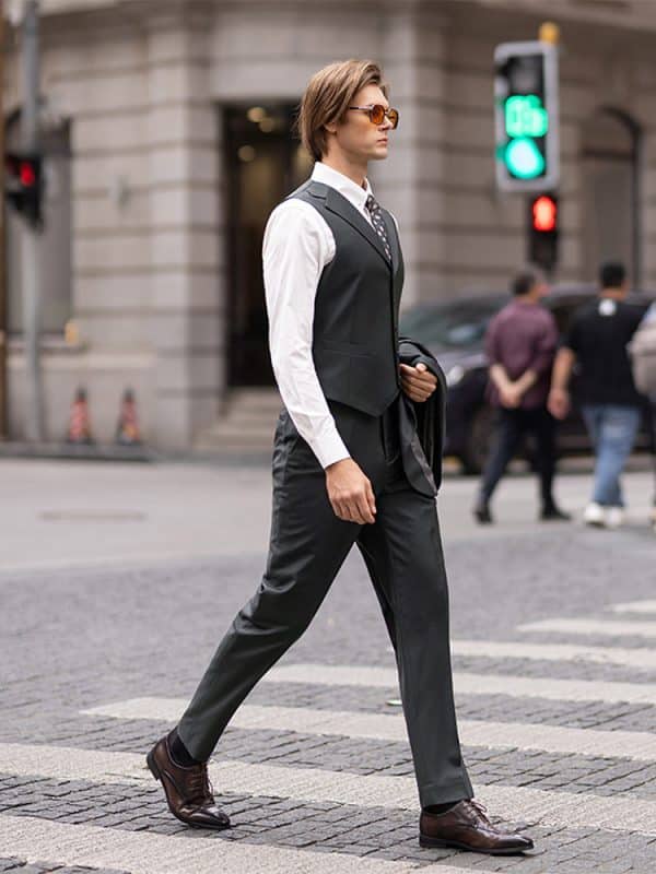 suit (5) Sophisticated British Style Wool 3-Piece Suit for Men – High-End Bespoke Groom Wedding & All-Season Business Formal Wear